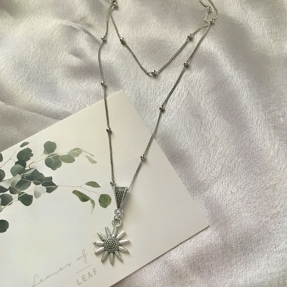 Daisy Pendent Silver Layered Choker Necklace - Picture 7 of 8